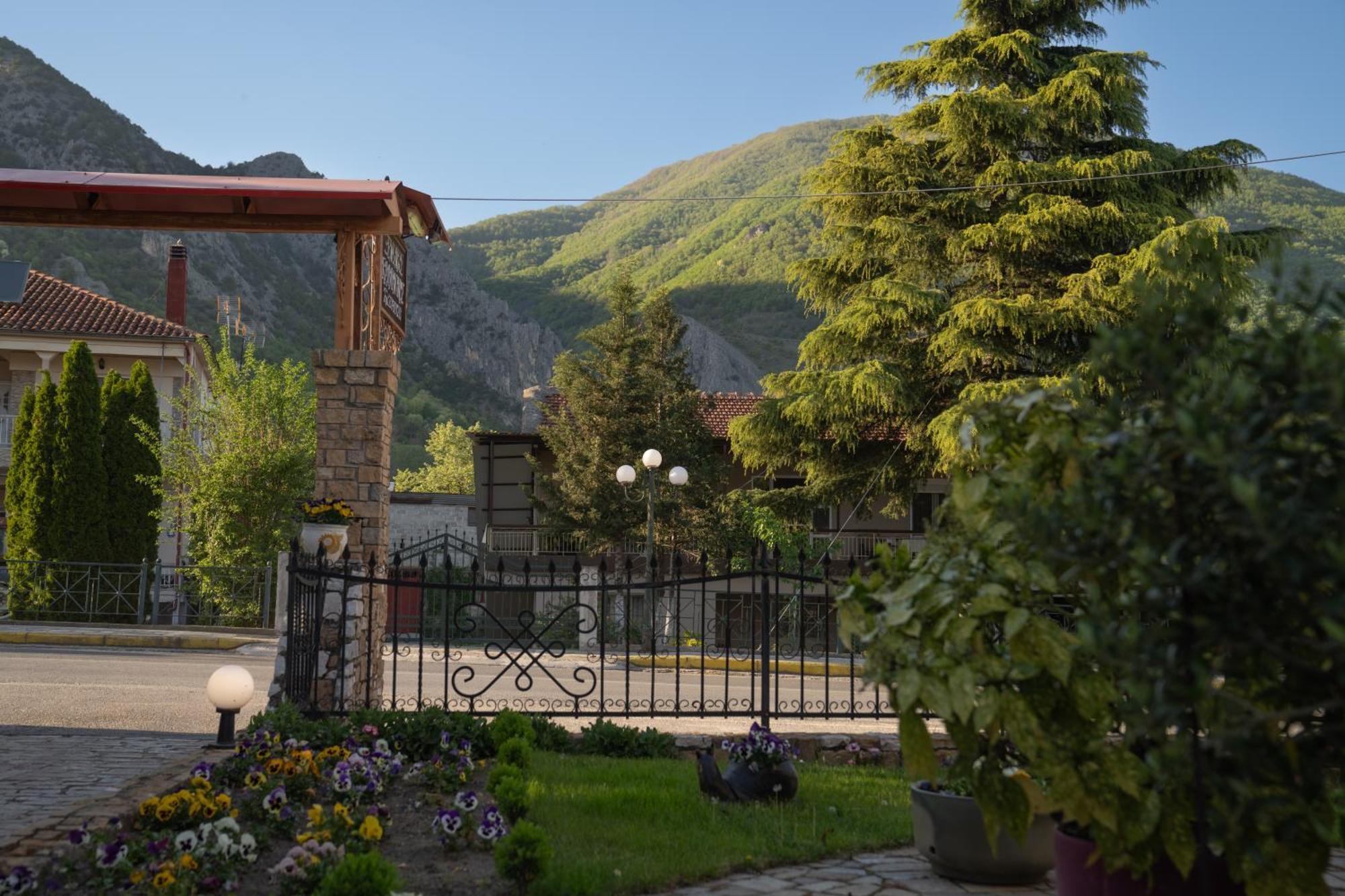 Kallinikos Guesthouse Káto Loutrákion Eksteriør bilde