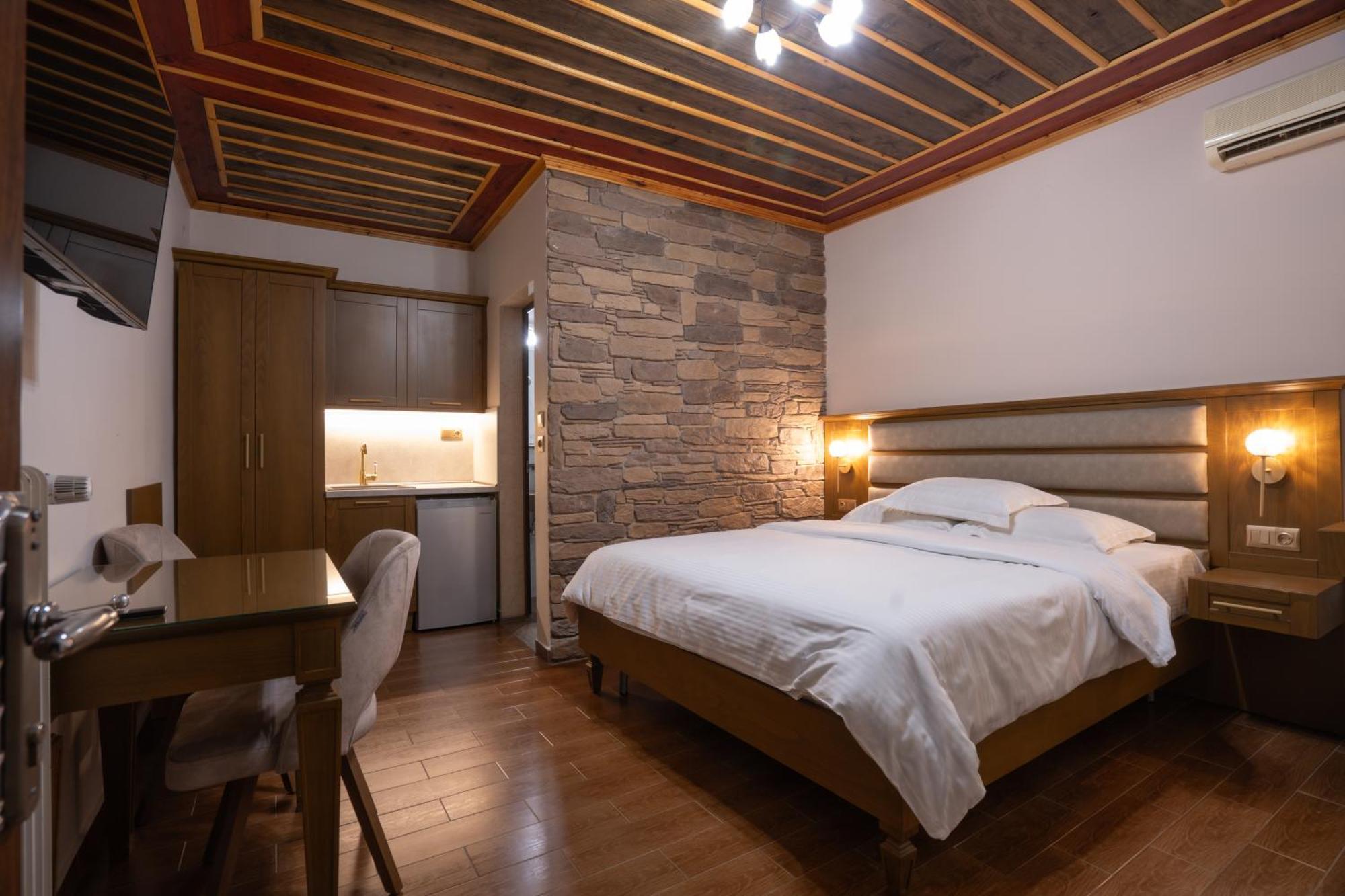 Kallinikos Guesthouse Káto Loutrákion Eksteriør bilde