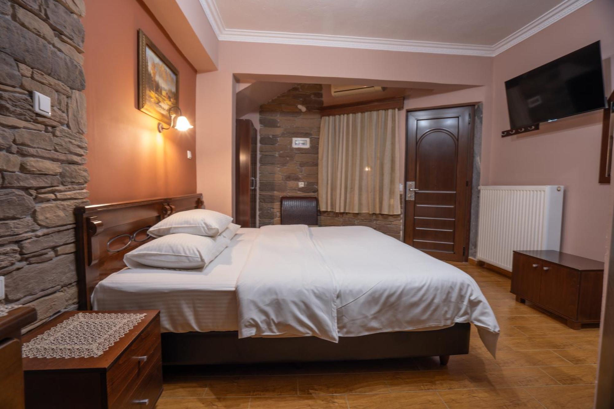 Kallinikos Guesthouse Káto Loutrákion Eksteriør bilde